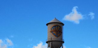 Torre insignia WB Hollywood